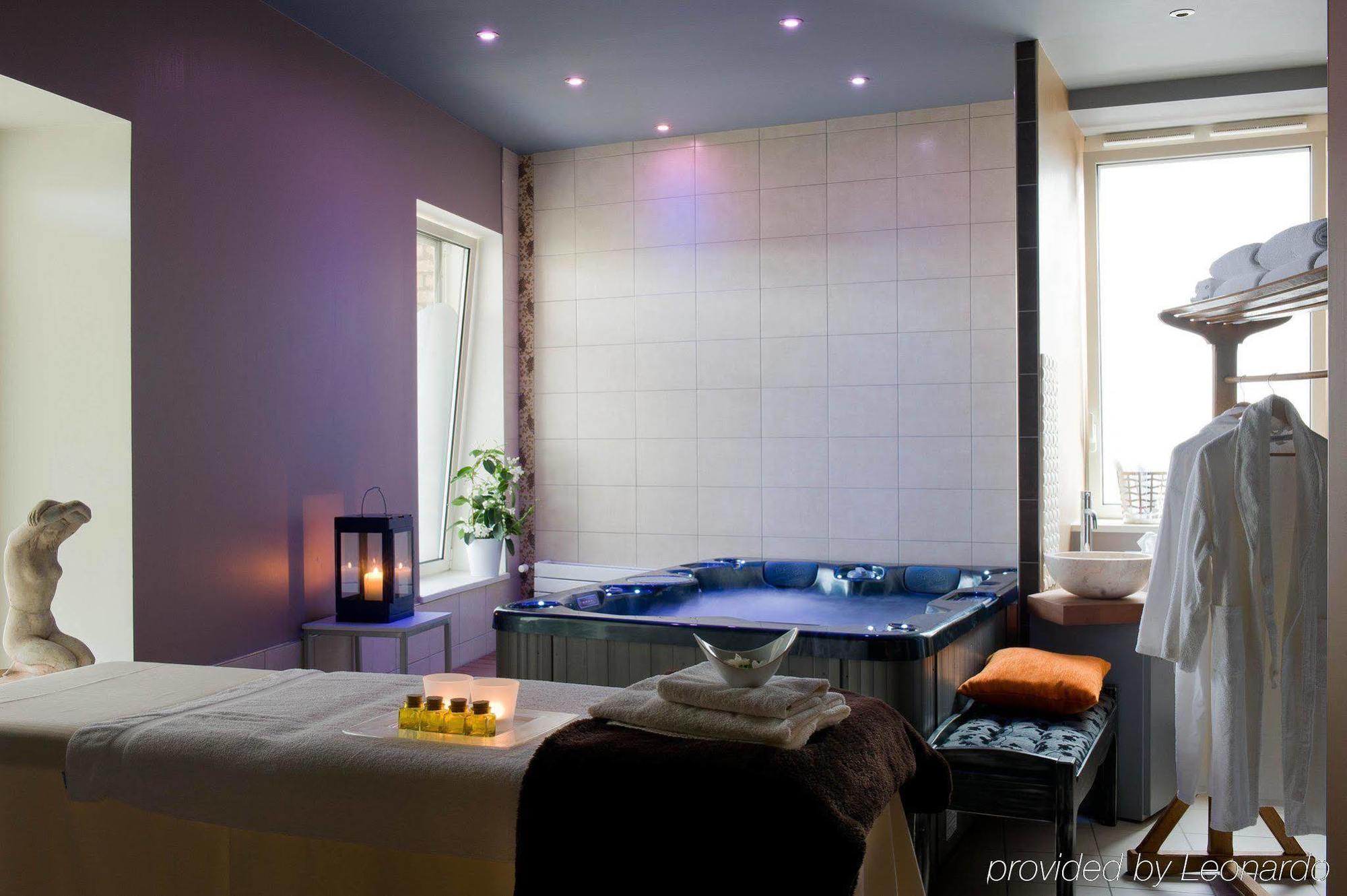 Hotel Spa Frederic Carrion Et Sa Table Gastronomique Viré エクステリア 写真