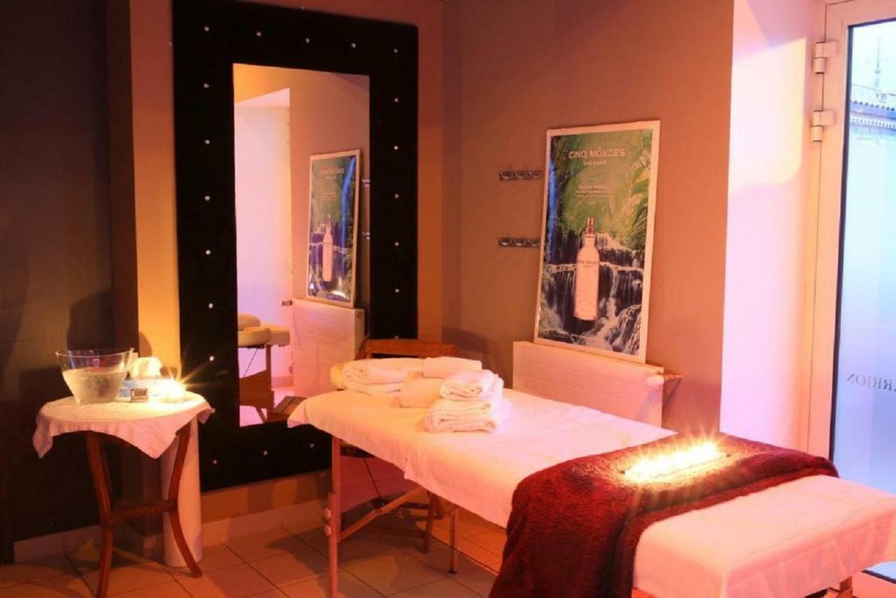 Hotel Spa Frederic Carrion Et Sa Table Gastronomique Viré エクステリア 写真